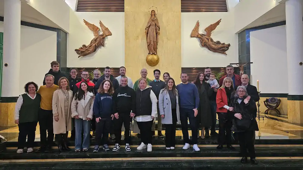 Bendición de las parejas que han finalizado el cursillo prematrimonial Bendición de las parejas que han finalizado el cursillo prematrimonial